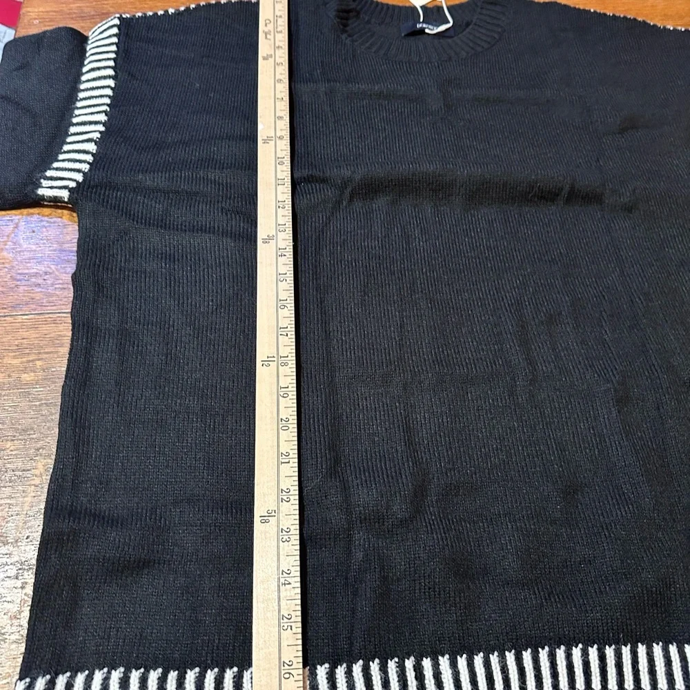 Black with‎ white trim women’s sweater sz 2XL new with tags